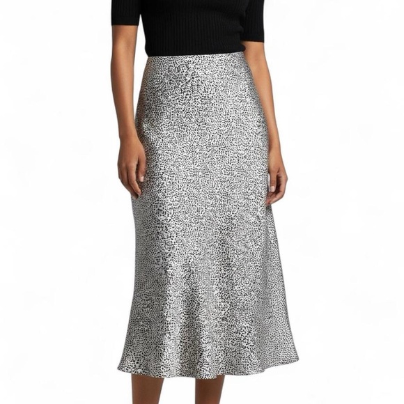 Dresses & Skirts - Elegant Black and White Midi Skirt